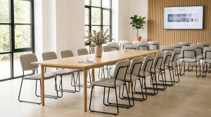 scaune pentru evenimente intr-o sala de conferinte moderna